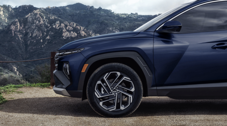 close up of standard 17' alloy wheel od Hyundai suv